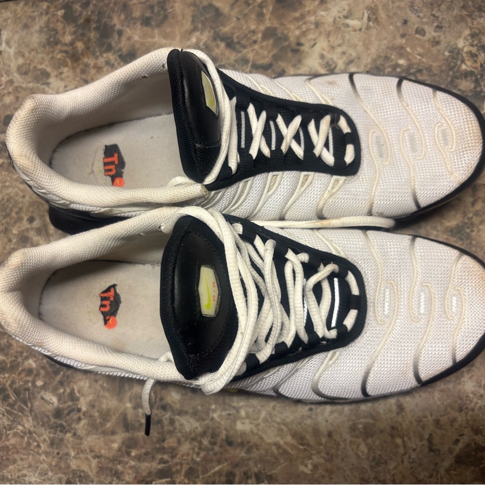 Nike Men’s White/Black Volt Air Max Plus Athletic Shoes - Picture 5 of 15